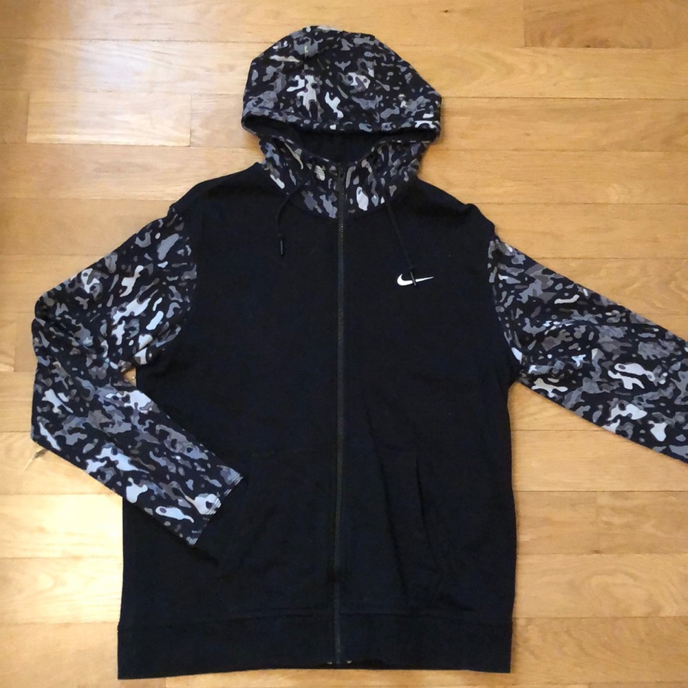 **Like New** Nike Zip Up.